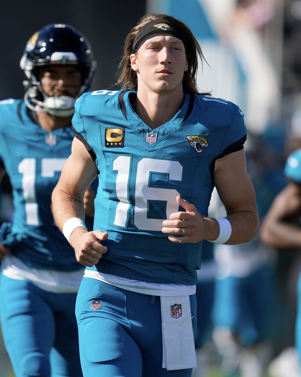 BleacherReport's tweet image. Trevor Lawrence today:

5 pass TDs
1 rush TD
381 total yards