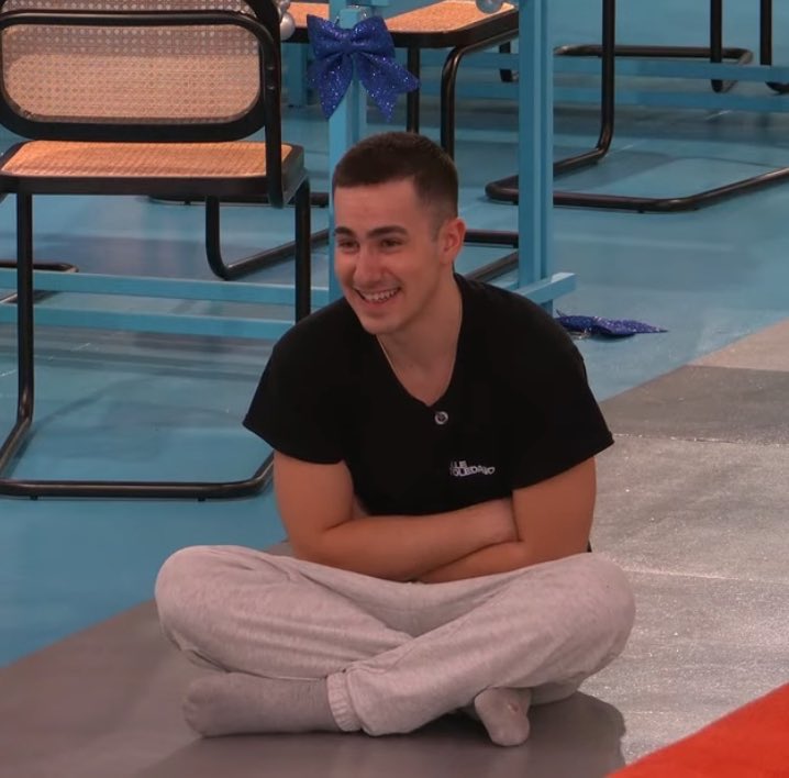 minmooniex's tweet photo. le voy a echar tanto de menos, estoy tristisima :( #OTDirecto14D https://t.co/x8iITvJxPv