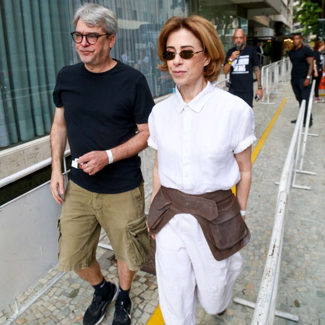 fernanda e andrucha chegando juntos no ato contra a anistia em copacabana ❤️‍🩹