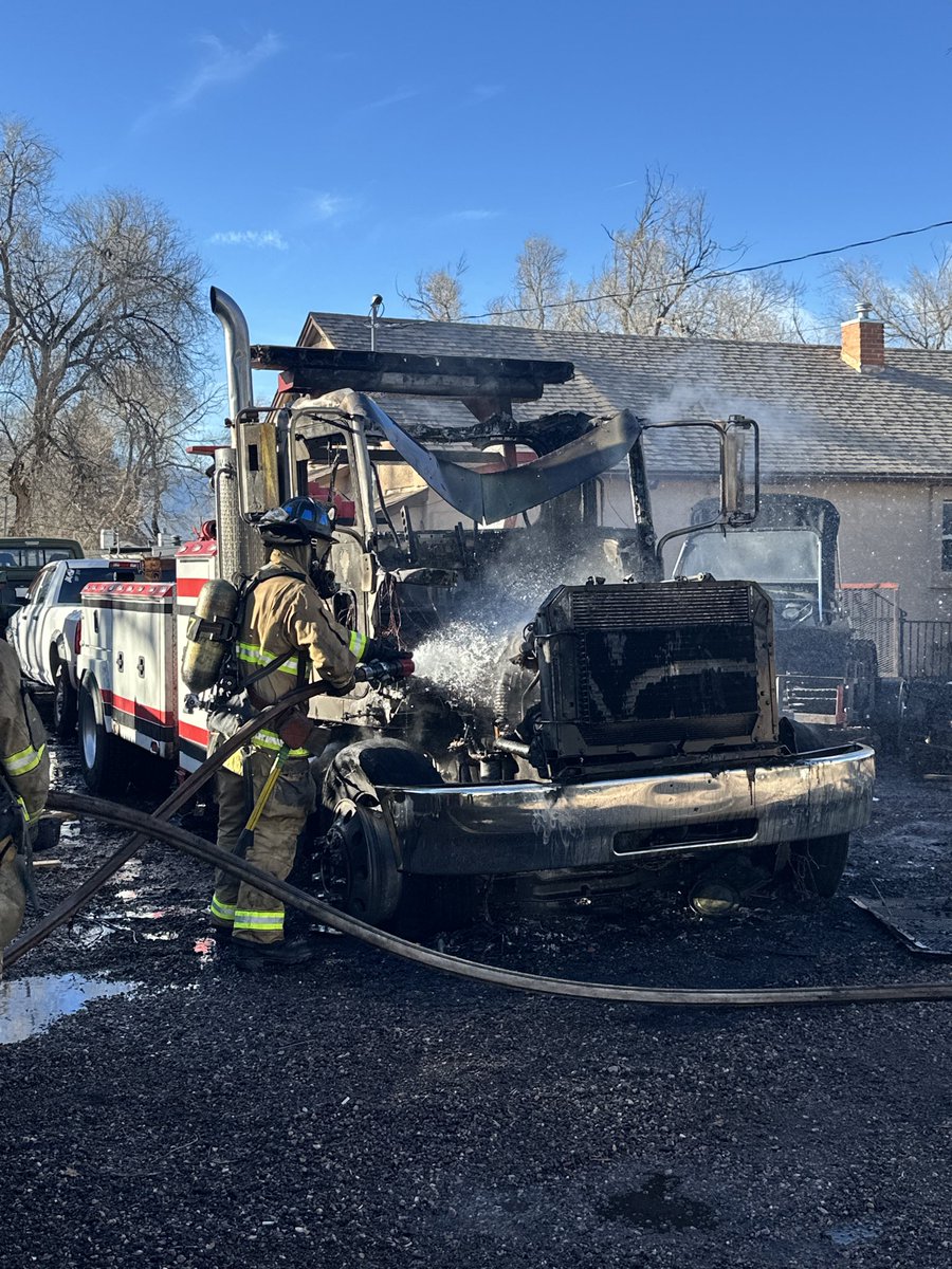 CSFDPIO's tweet image. #ColoradoSpringsFire responded to a tow truck that was heavily involved with fire and possibly threatening a structure near Platte Place and Pitkin Street. E7 arrived and firefighters quickly extinguished the fire. No structures were involved.