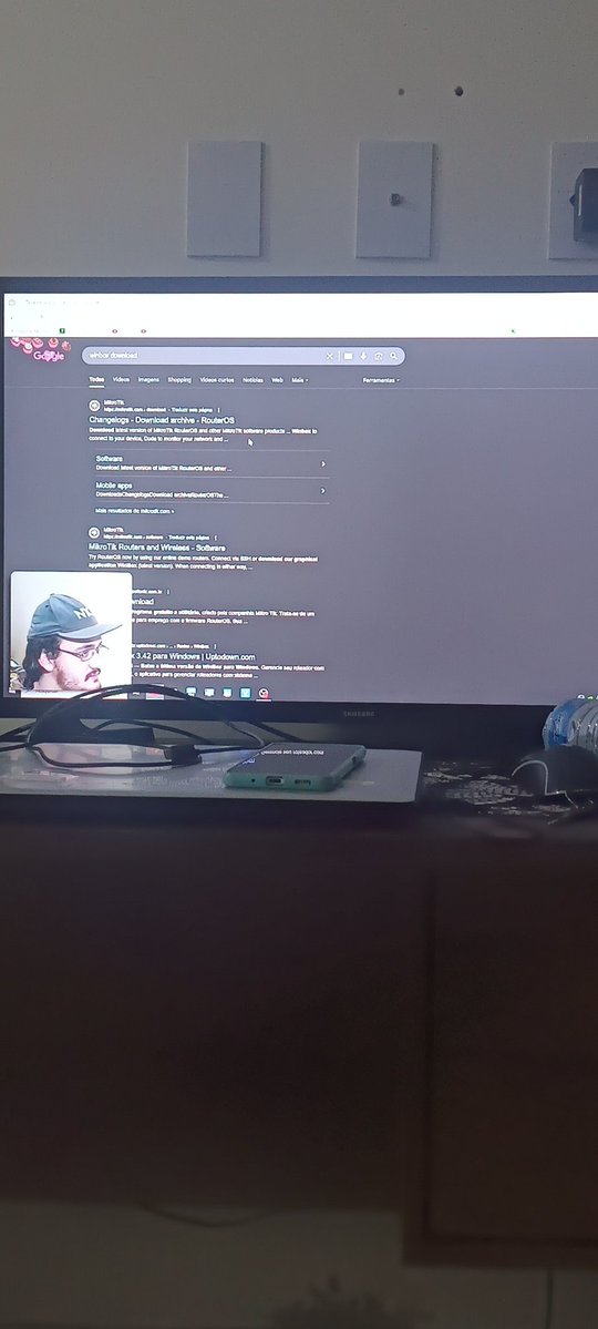 hackermaldito24's tweet image. Tô aprendendo mais coisa sobre rede e gerenciamento com esse maluco do Et155, do que na empresa que eu tô