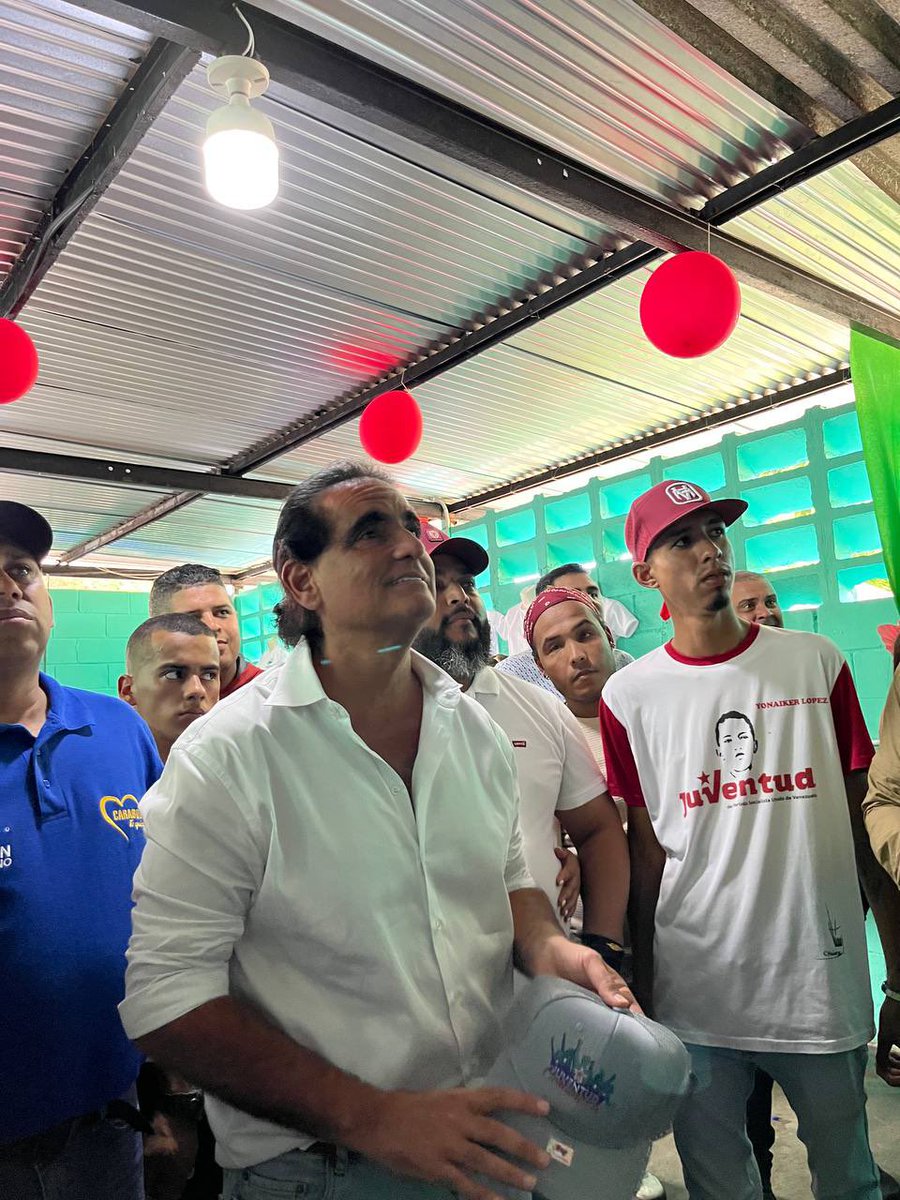 Carol_CarreroCC's tweet photo. 📍Desde Carabobo hasta Miraflores, Alex Saab articula acciones concretas para reactivar industrias y atraer inversión. ¡El futuro se construye produciendo! 🏗️ #CIIP #MotorIndustrial https://t.co/LXj3RtPpsE