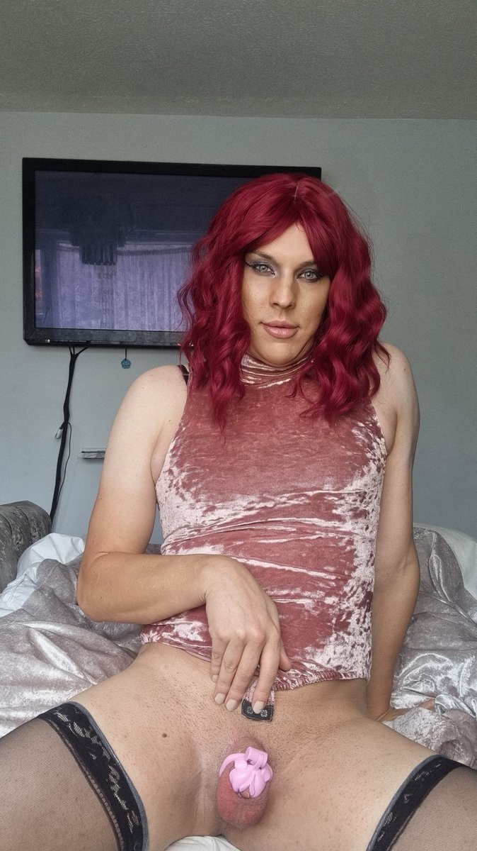 RobinXLuna's tweet photo. omggg like hi yes it’s meeee your favorite attention-seeking sissy slut hehe 👀💖  
i literally live for y’all’s likes, comments, n especially them RTs… makes this lil bimbo cage twitch every time someone shares me around 😩🫦  
#sissy #femboy #chastity #sissyfordaddy #sissyslut https://t.co/HiZwXW8uge