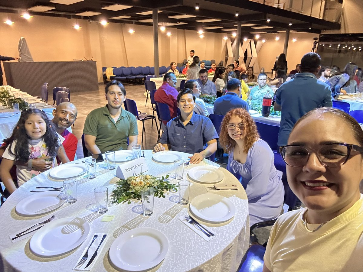 knlopezn's tweet photo. Equipo Fotografía del Equipo Creativo de la Iglesia H21. 

Por un gran 2026 lleno de lentes y flash! https://t.co/LFNqUZV1gs