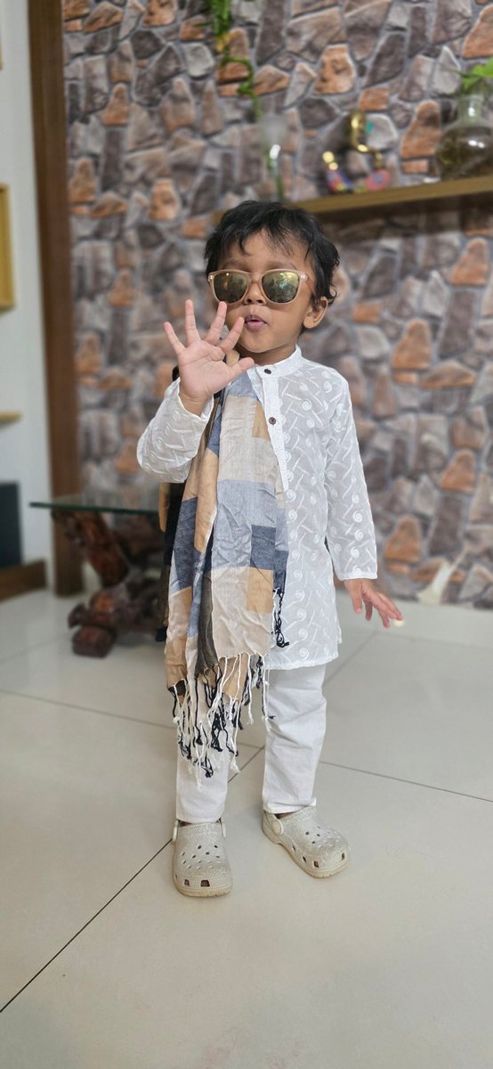 narencharm's tweet photo. Thalaivar fandom is genetic. My 2.5 years is enjoying thalaivar. The one and only forever #SuperstarRajinikanth @rajinikanth @rajinikanth #Padayappa  #PadayappaReRelease https://t.co/JcHyJ7zeLP
