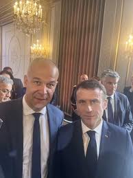 La dinguerie quand même ROUSSEAU un Français , un des plus gros syndicat des agriculteurs , soutien l'abattage en masse des bovins en FRANCE pour après faire venir depuis le BRÉSIL ces propre vaches bourrées de produits interdits en FRANCE , pour nous les faire bouffer ! Vous la