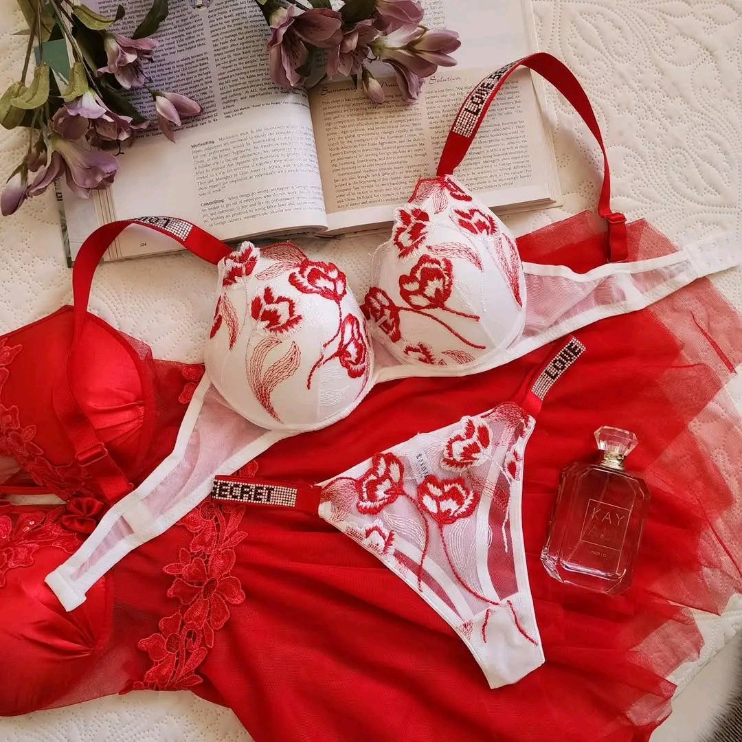 لابسه ولا بدون بصراحه