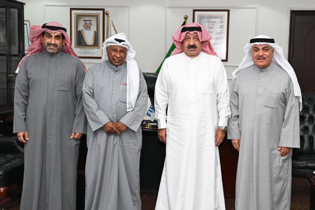 استقبل رئيس مجلس إدارة الاتحاد الكويتي لكرة القدم الشيخ أحمد اليوسف الصباح اليوم مساعد مدرب منتخب الكويت الوطني الأول السابق جواد مقصيد وكابتن الأزرق السابق سعد الحوطي، بحضور الأمين العام للاتحاد الكويتي الدكتور صالح المجروب 