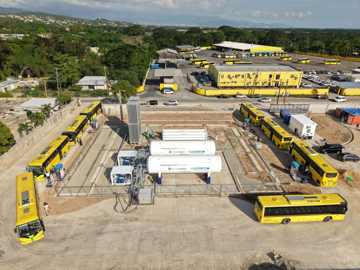 darylvazmp's tweet image. #Update: 🚨During the Misinformation Campaign, the PNP’s Mikael Phillips sought to cause panic  by stating the Govt erred in ordering CNG buses as no-one wanted to supply CNG.

Not only has this decision saved us billions in fuel costs, curtailed fuel theft and provided a cleaner…