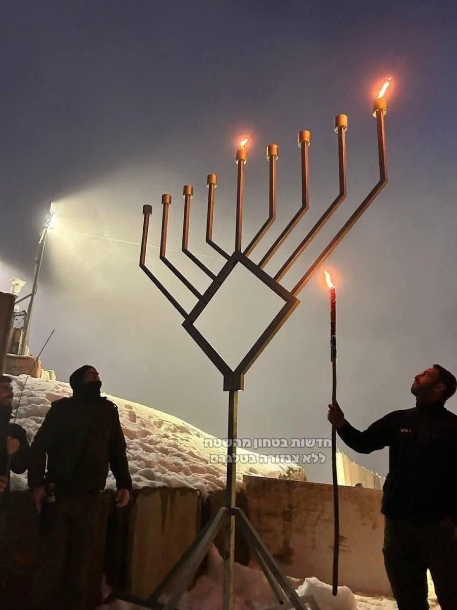 labaykayajanoub's tweet image. Enemy Alert:

Lighting Hanukkah candles atop Mount Hermon in Syria.