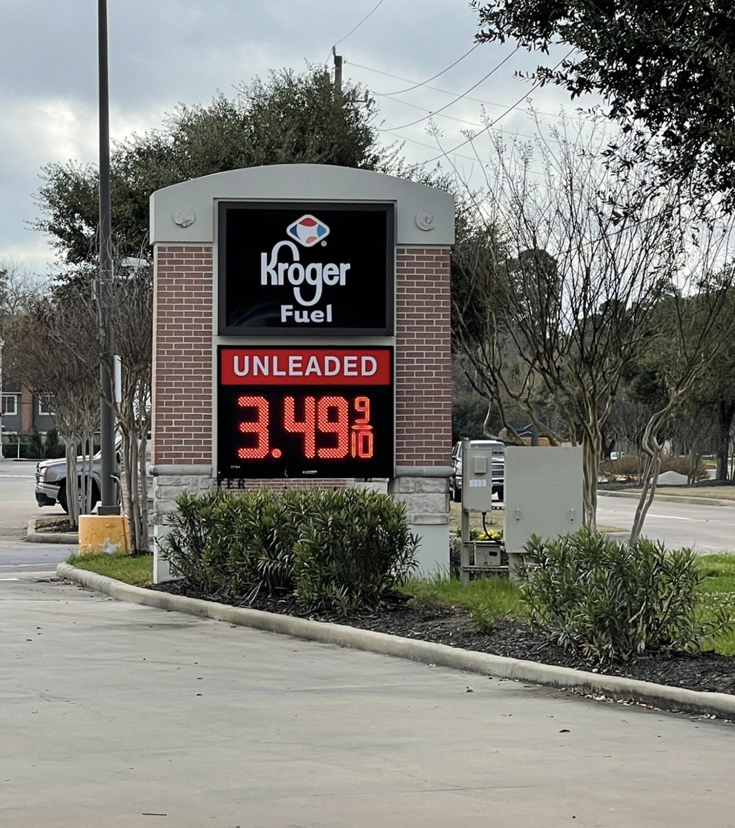 GrayStefen's tweet photo. @harryjsisson Where was this 3 Years ago?? Weren’t you VP??? My gas during your Administration Vs 2025 Trump!! #Winning https://t.co/yuZLRLFydA