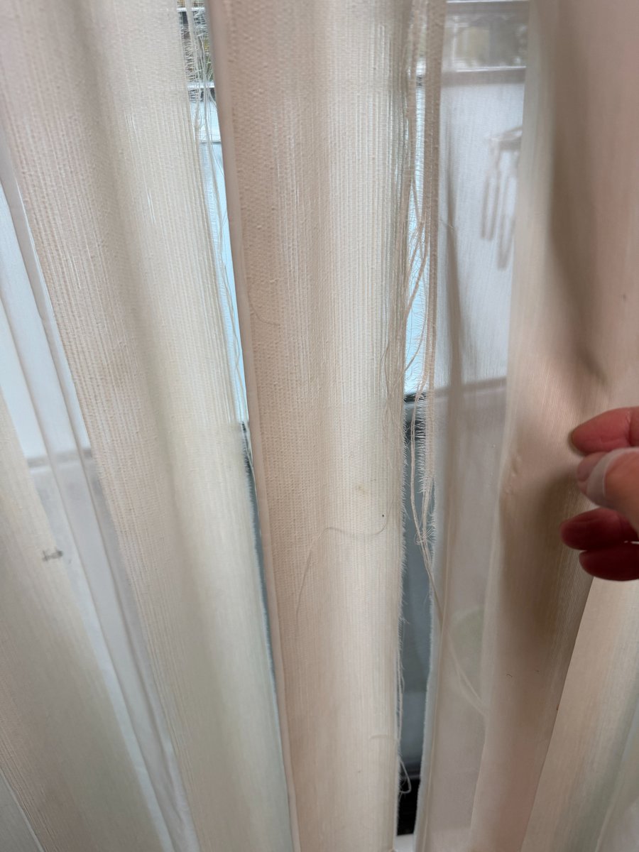 カーテン meme ニトリのカーテン ベランダに通じる一番大きな窓のレースカーテンが