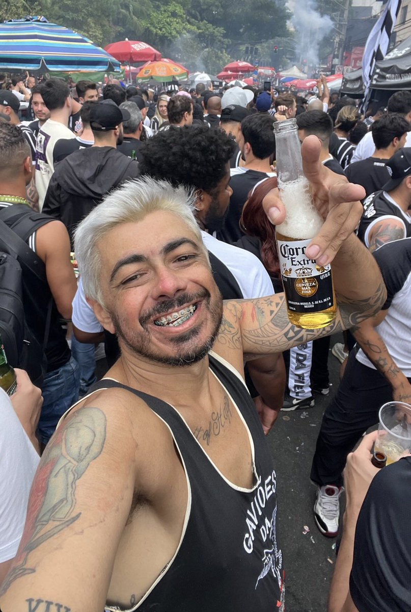 LEME12's tweet photo. Roubaram meu celular em Itaquera e acabei de ver no iCloud que o meliante teve coragem de tirar uma selfie https://t.co/jbpa7sKVI4