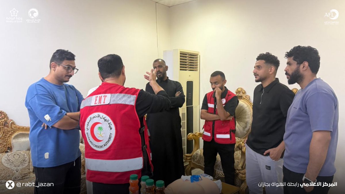 قدّمت رابطة الهواة لكرة القدم بجازان وبالتعاون مع هيئة الهلال الأحمر السعودي دورة في الإسعافات الأولية والتعامل مع الحالات الطارئة بالقطاع الشمالي ضمن جهود رفع مستوى السلامة في منشآت الهواة الرياضية وذلك بحضور الدكتور خالد عطيف رئيس لجنة التطوير والأستاذ يحيى شراحيلي عضو اللجنة.