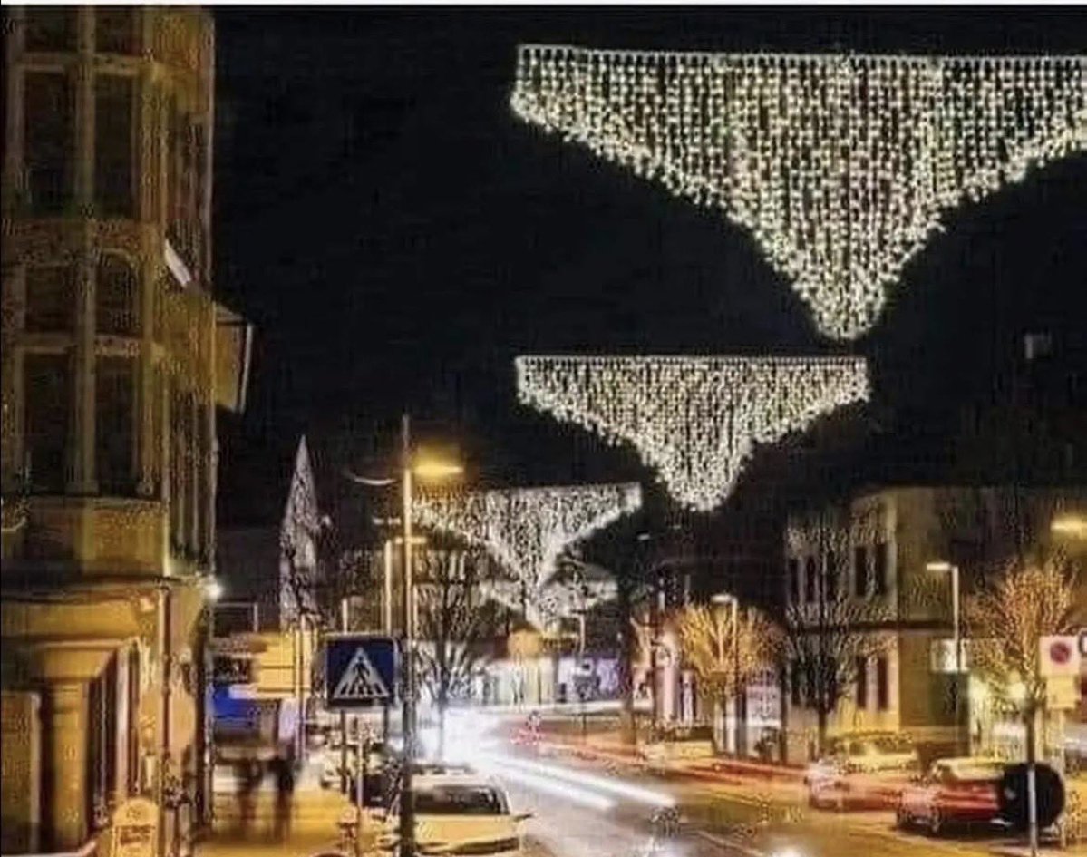 🎄A beautiful sight… We’re happy tonight.. walking under women’s underwear🎄