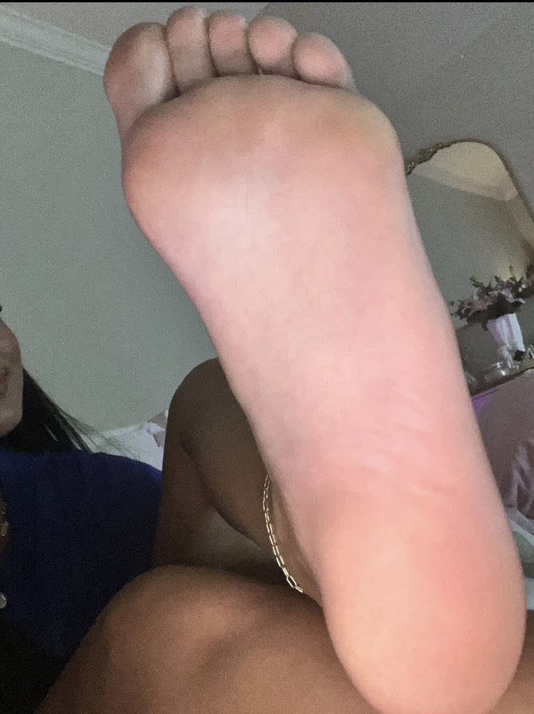 emmsgoddess's tweet image. The last thing you see before I step on you