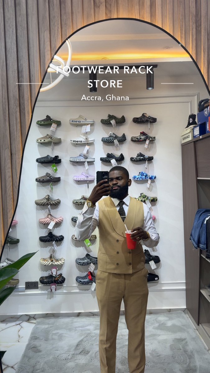 footwear_rack's tweet image. Cheers to the new dispensation 🥂