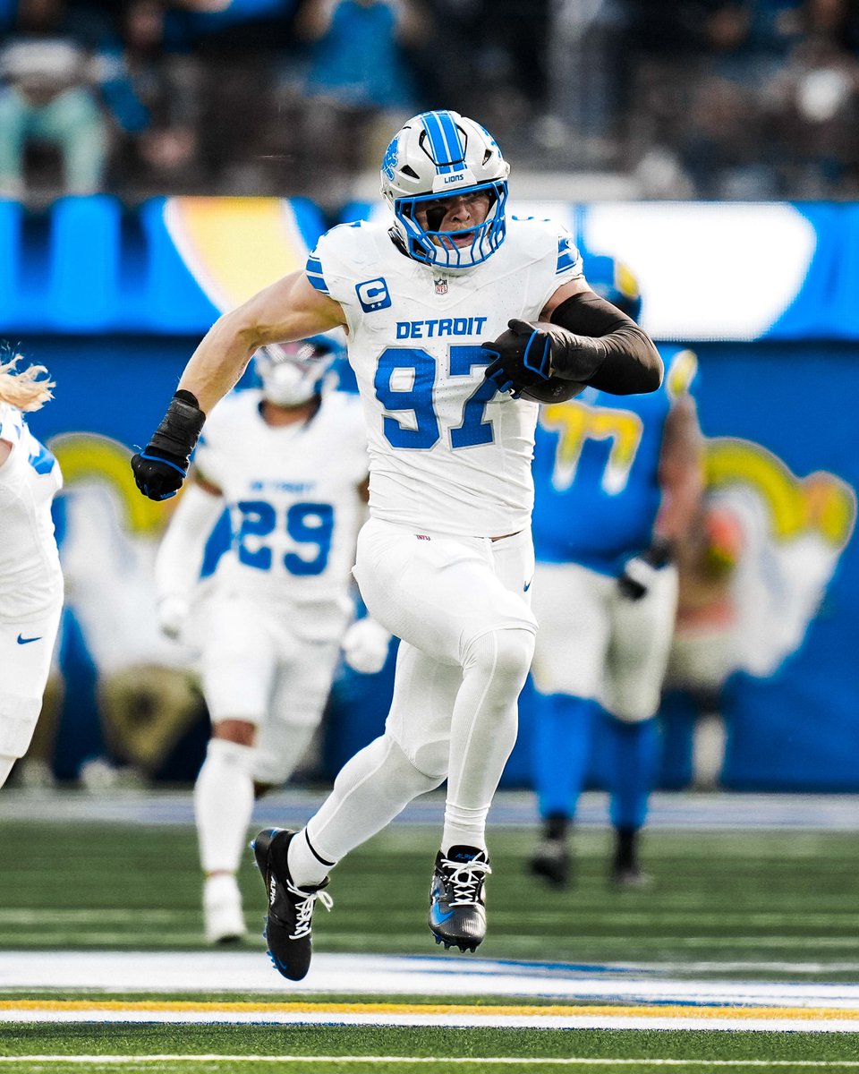 Lions's tweet image. 🤯 @aidanhutch97 

#ProBowlVote