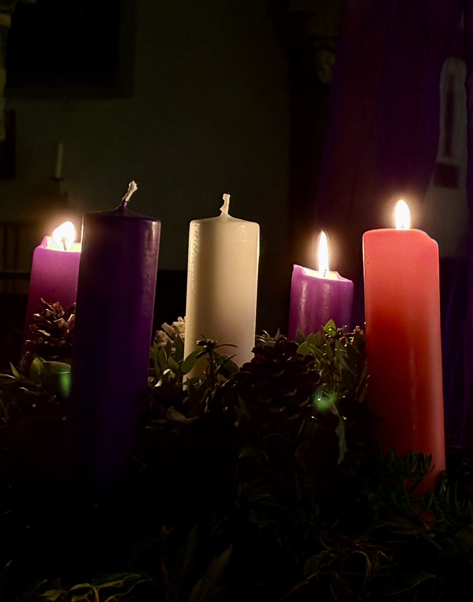 Jewish folk are lighting the 1st candle of Chanukah. At church we lit a rose candle for Advent 3. We prayed for everyone who was at #BondiBeach.
Simi Bennett Ben Hur wrote
“Show us your lights. When people try and inflict their hatred on the world, show your love and light.”