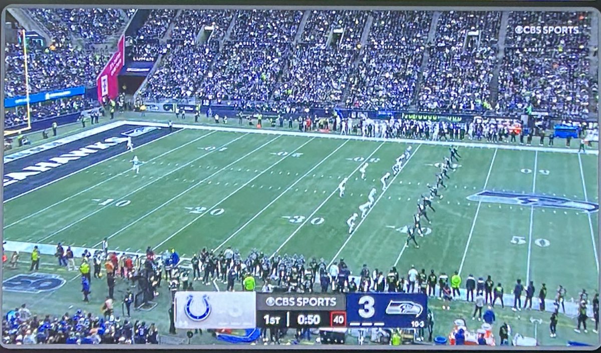 Nolanhogan15's tweet photo. Yo, @NFLonCBS 
Who was the genius that decided to make Indianapolis’ side of the score bug f’n white?? 🤣 that’s a damn mistake https://t.co/FhEGUKjUum