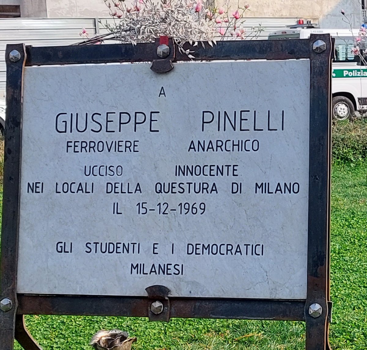 sarais53's tweet photo. #ricordiamodomani
#15dicembre 1969..."viene *suicidato"
Giuseppe #PinoPinelli.
Trattenuto per accertamenti a seguito dell'attentato di #PiazzaFontana, cui risulterà estraneo...*precipita da una finestra al IV p. d. Questura di Milano.
*Mistero di #matrice...nota!
*#tramenere!😖🤬 https://t.co/jV7G8n8qAy