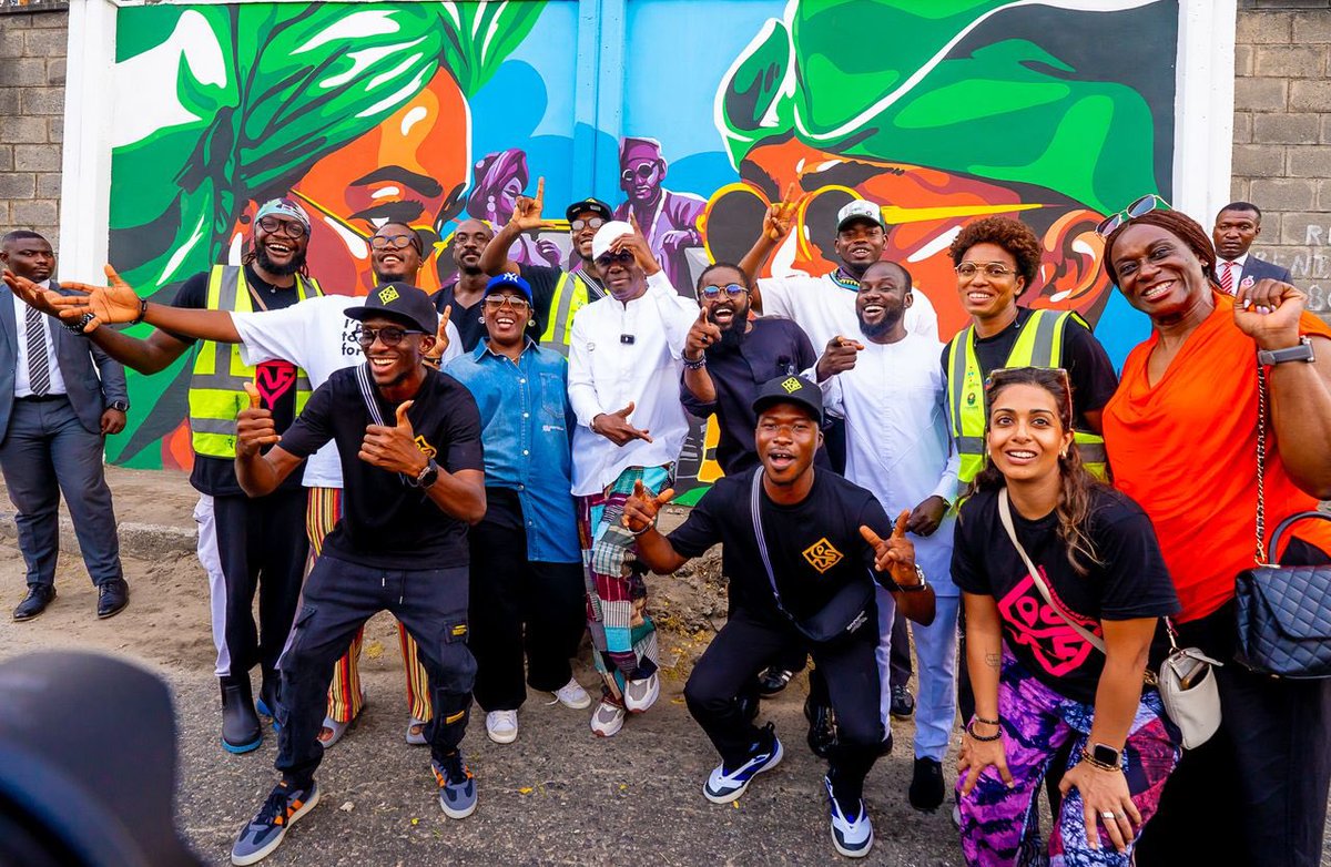 I stopped by Ozumba Mbadiwe Road today to see the artwork and murals that have transformed our streets from a blank canvas into a thing of beauty.

As part of the Lagos Street Art Festival, our streets are being transformed by artists who have come in from different parts of