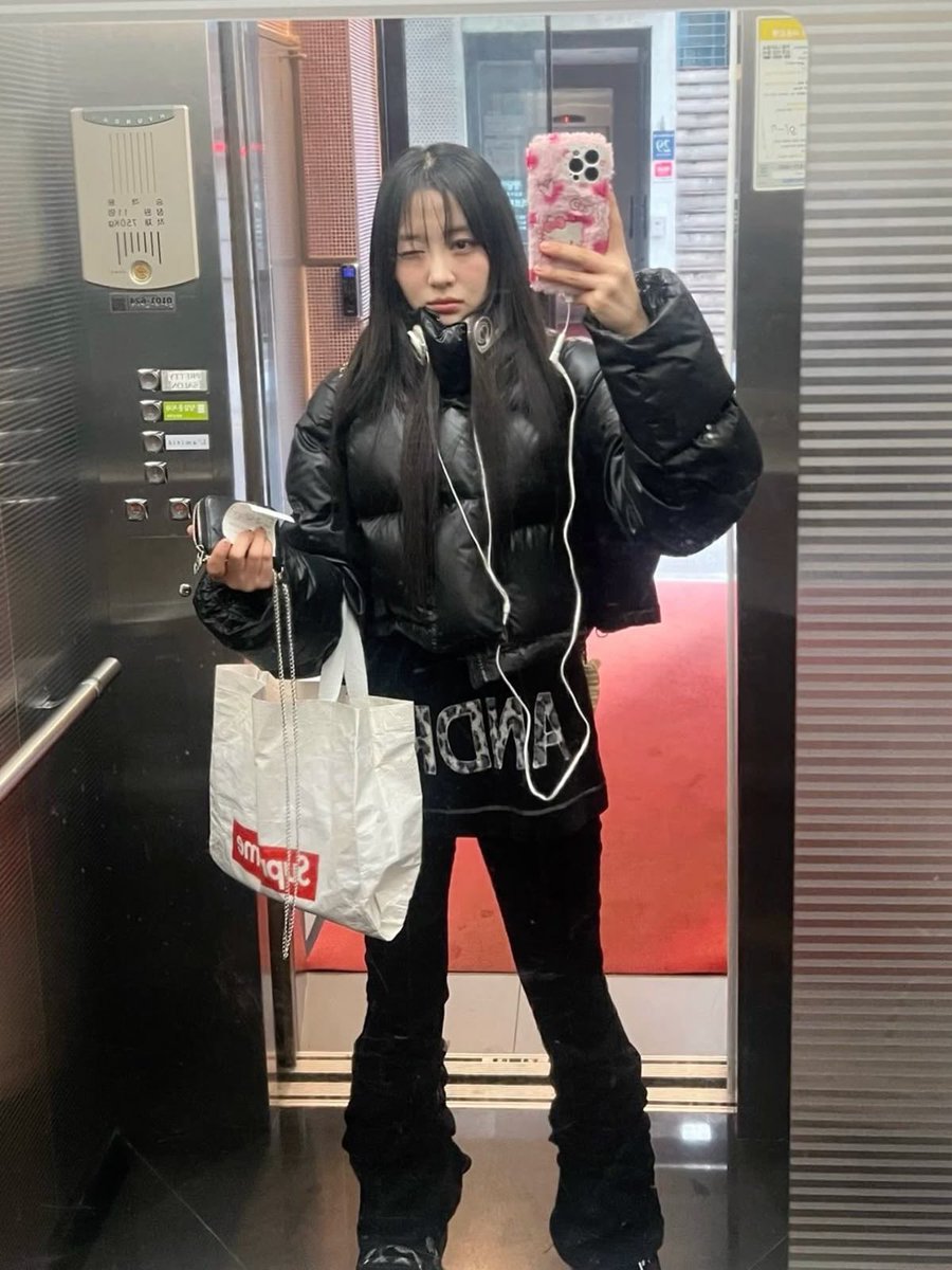 ur mom actually tweet media