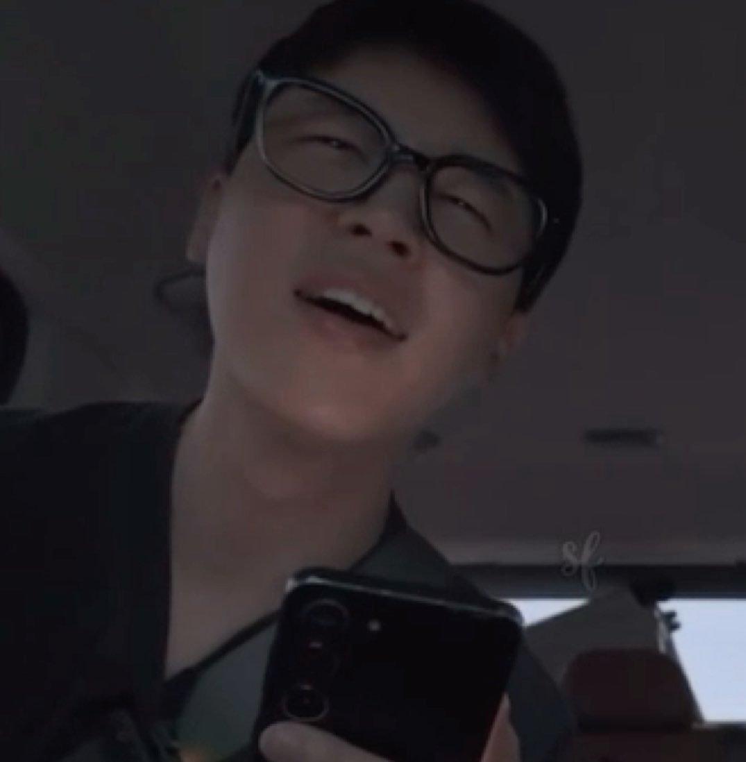 yoongitheoluv's tweet image. nossa mas esse homem levou uma garrafada na cabeça e não saiu UMA gota de sangue. gente passada... essa cena toda pra mim foi meio absurda demais kkkkkkkkk #DynamiteKissEp10