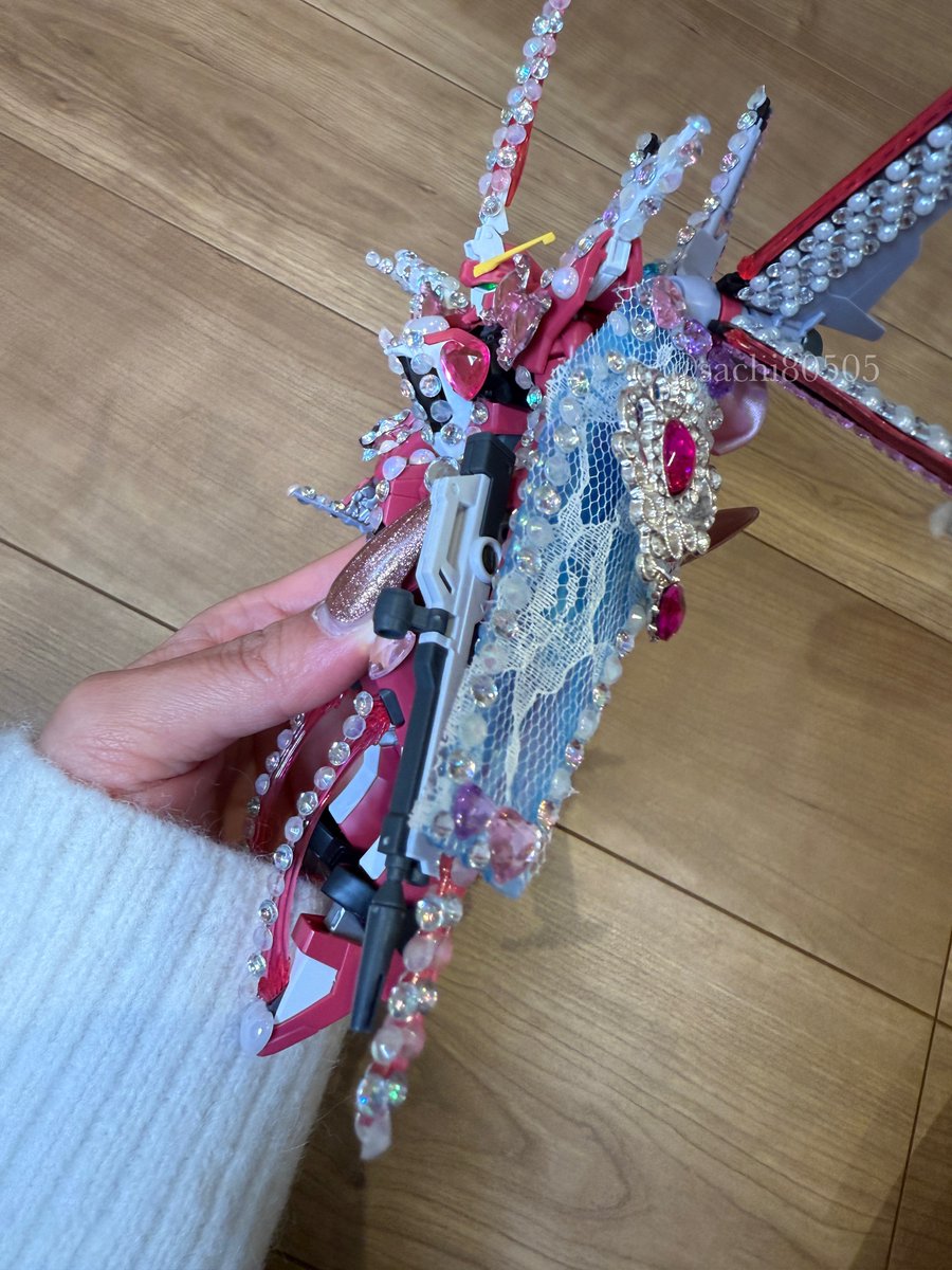 こういうカスタムも素敵ですね😍 私のガンプラ、ポージングどころか