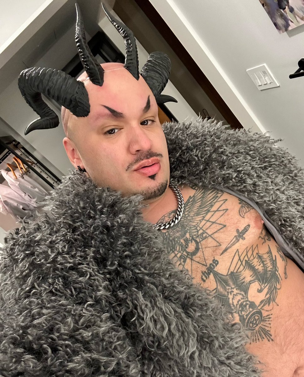 What can I say? I’m horny. 😈