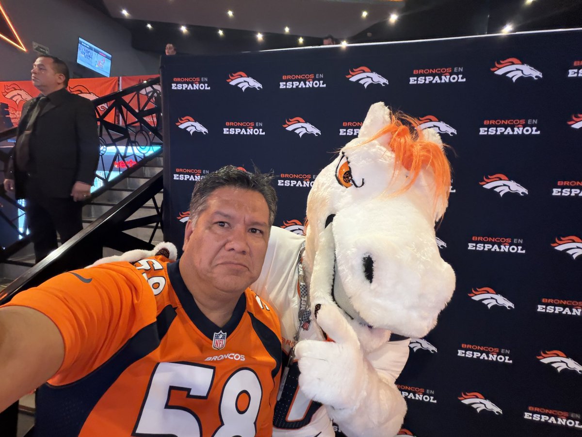 AlexDatos's tweet photo. Go Broncos
#NFLENTELEVISA 
#denverbroncos https://t.co/E7vOH7CFrK