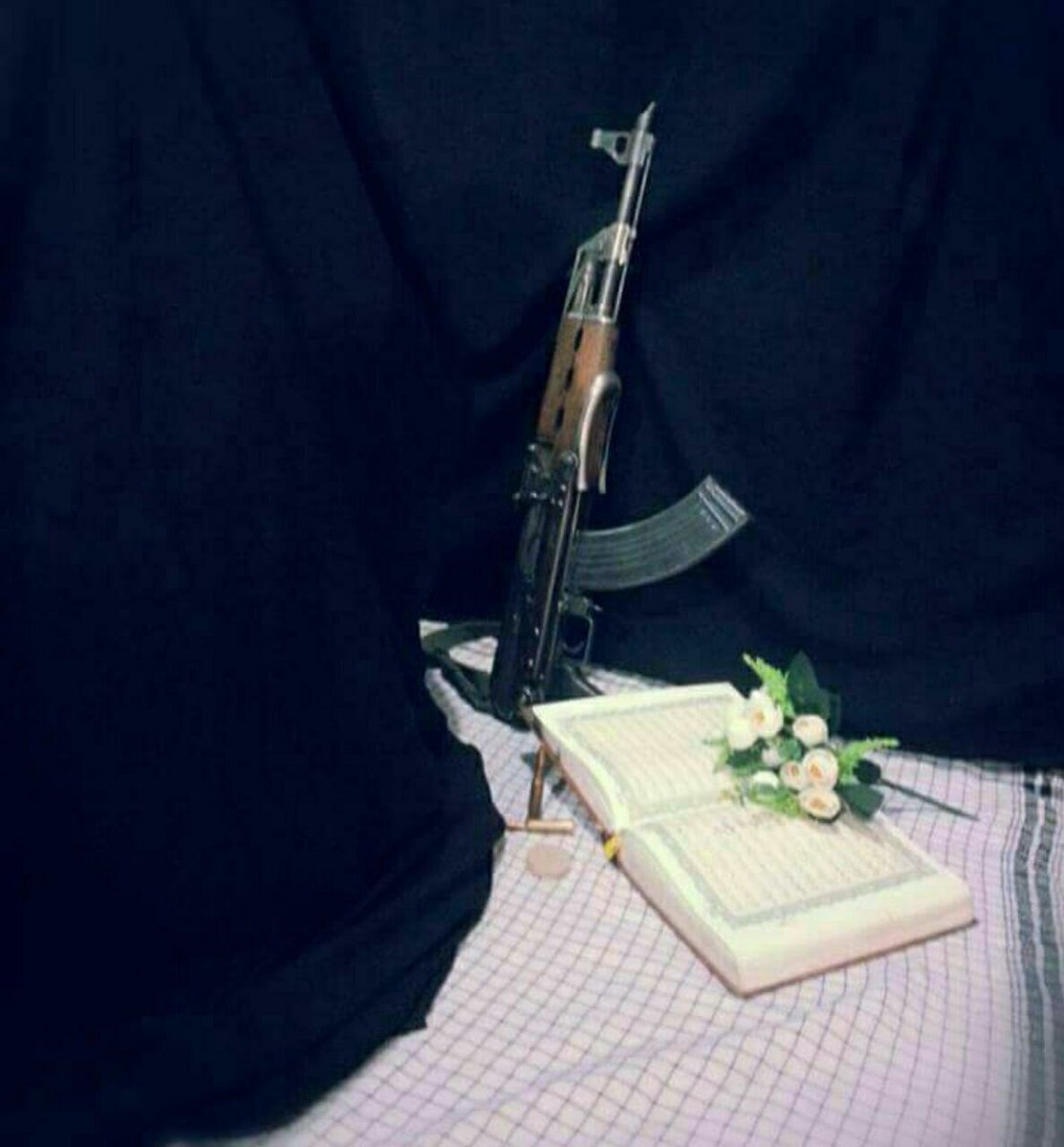 معركة اليوم
هي بين الحقِّ والباطل، و لا حياد فيها .. 
إما أن تكون مع الإسلام، أو مع إسرائيل (اليهود) ..

طريقين: الخير والشر
إما جنــــــه أو  نـــار 🔥