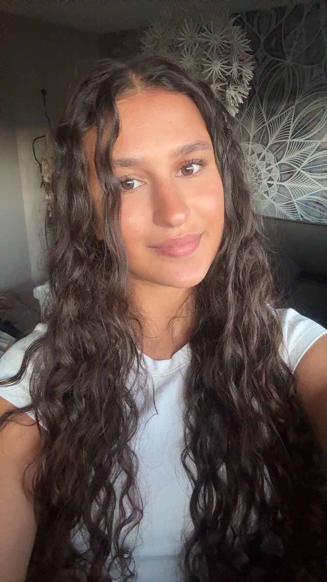 esteesmoodring's tweet photo. ── .✦ #stantwt #moothunt 

── .✦ hiii just made a new acc, im looking for moots and im kinda new to posting

── .✦ 19 (almost 20)

── .✦ I stan Tate McRae, Lorde, Billie Eilish, SZA, Charli xcx and moree

── .✦ ifb everyone ── .✦⋆ ˚。⋆୨♡୧⋆ https://t.co/EpqQvkrfsJ
