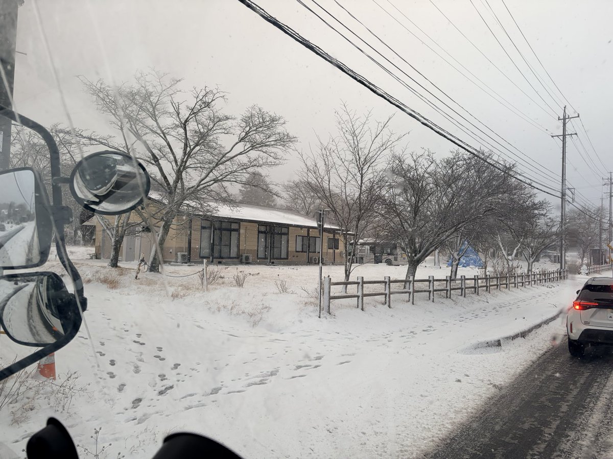 mao11911's tweet photo. 淺間サンライン入口雪〜
車間を普段の2.5倍空けて運転〜 https://t.co/pzgWfdO9gJ