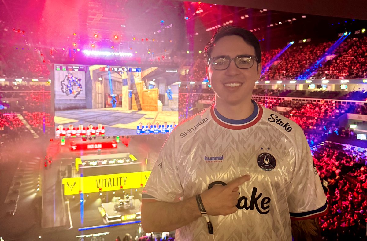 jaimepadua's tweet image. I made a bet with my friend @nicolas_maurer_ before the Major that if Vitality won, I’d post a picture wearing their jersey.

If @FURIA had won, the situation would have been the opposite. Unfortunately, this one’s on me 😅

Congrats to @TeamVitality, a well-deserved title.