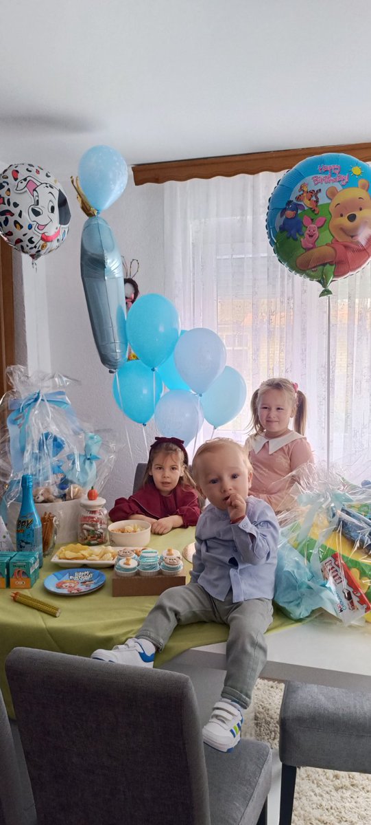 peracrvena's tweet photo. Danasje  nasem Nikolaju  prvi rodjendan🎂🎉🎂🎈🎈🎂🥰🥳🥳 https://t.co/aGiVVdHTVJ