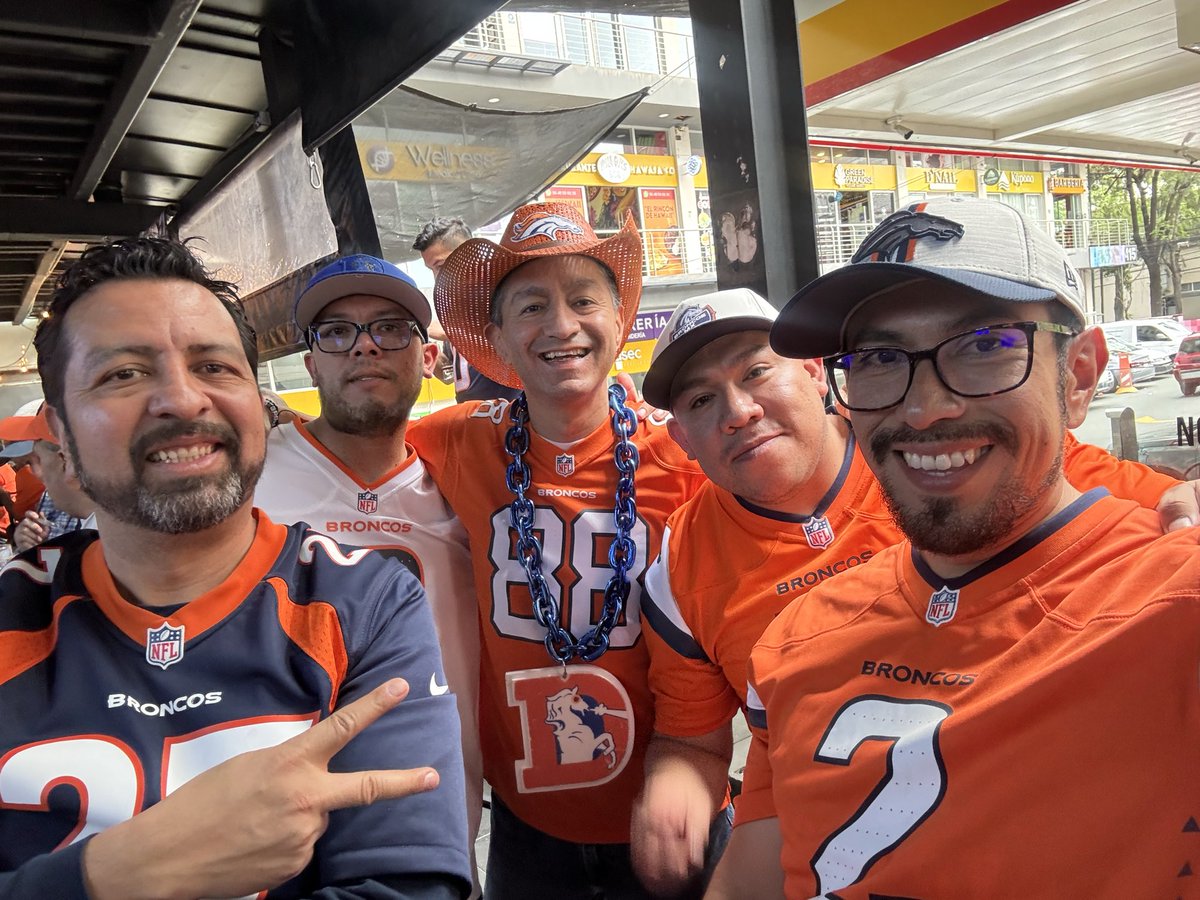 Jonathan tweet media