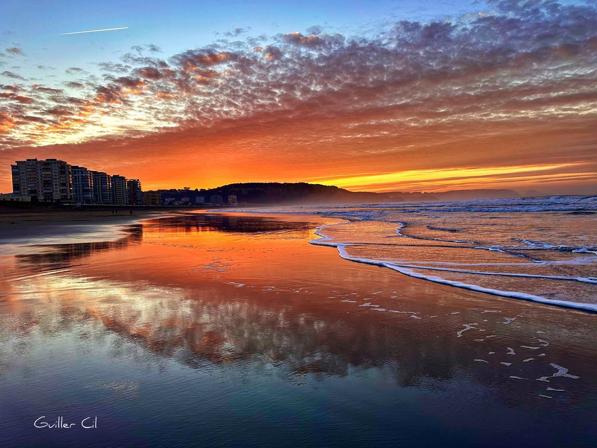 GuillerCil's tweet image. El otoño y sus candilazos 🔥🤩
#SkyOnFire #14deDiciembre #Salinas #Asturias