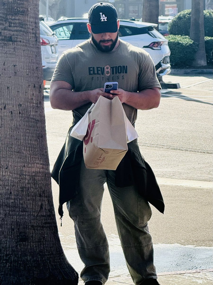 TigerPandas94's tweet image. Friend caught me off guard while he was grocery shopping … we walking everywhere 😣 lol

#sandiego #food #needacar