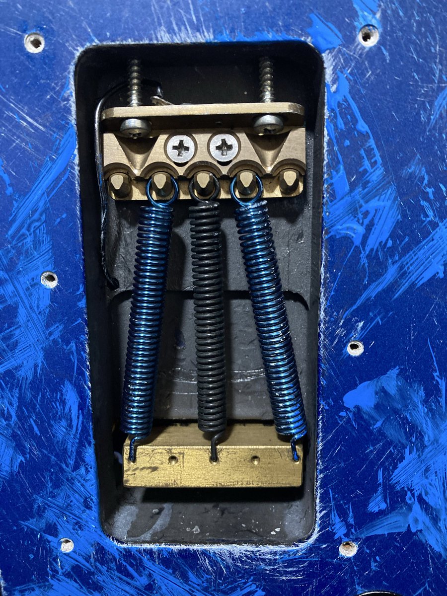 Inukawametalu's tweet image. #ギターで目の保養
#LaceSensor 
#killerguiters 
#ESP
SE ボディとネック以外の
パーツは全て換えちゃった。
ESPさんありがとう。
雨降っていて、ケースに
ビニールかけてくれた
心使いに感謝です。