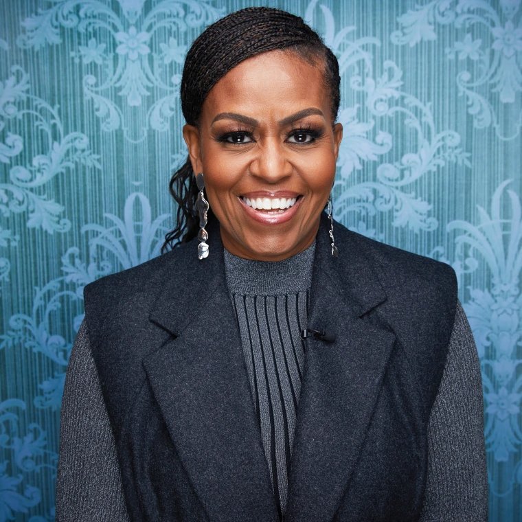 DisavowTrump20's tweet image. RETWEET to wish First Lady Michelle Obama a Happy Birthday! 💙