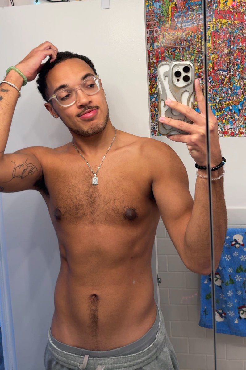 l20something's tweet image. what’s on your christmas list?