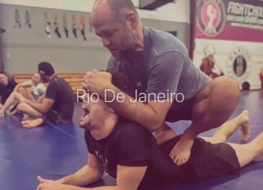 asefukit's tweet image. me he puesto malo antes de vacaciones