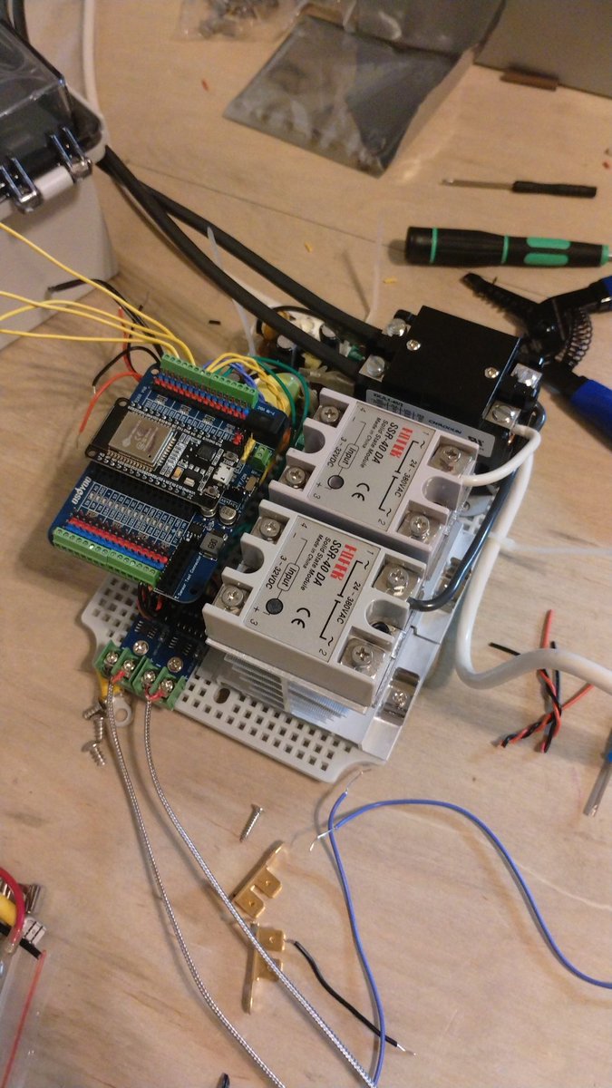 JoeBob should've just sprung for a larger enclosure.