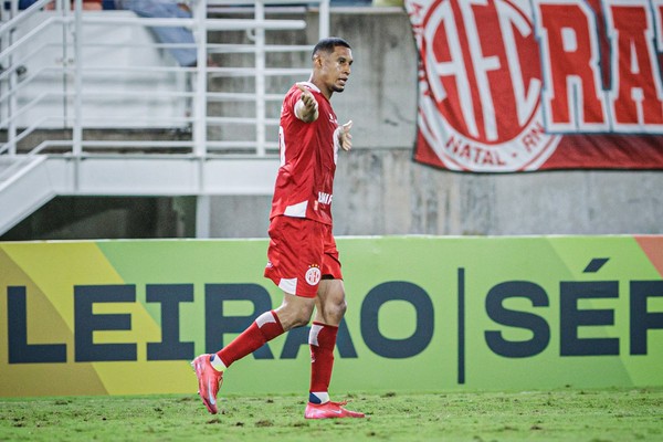 mathheusmaciel's tweet photo. 🇱🇺 O centroavante Salatiel tem pré-contrato assinado com o Caxias para a série C.

 O jogador de 33 anos está no América-RN, onde tem contrato até o fim do estadual potiguar.

Informação com o @blogdoleofelix

Foto: Gabriel Leite/América FC https://t.co/Lx9NNmYcG6