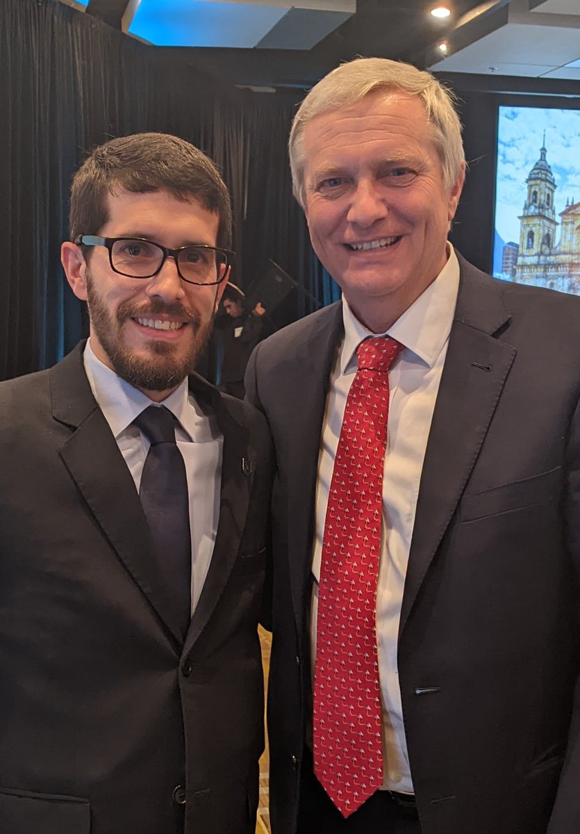 josesaenz77's tweet photo. Felicitaciones @joseantoniokast y a todo Chile! La libertad avanza a paso firme en nuestra América. Que Dios los bendiga en el camino que tienen por delante! https://t.co/zg7a8xYXXb
