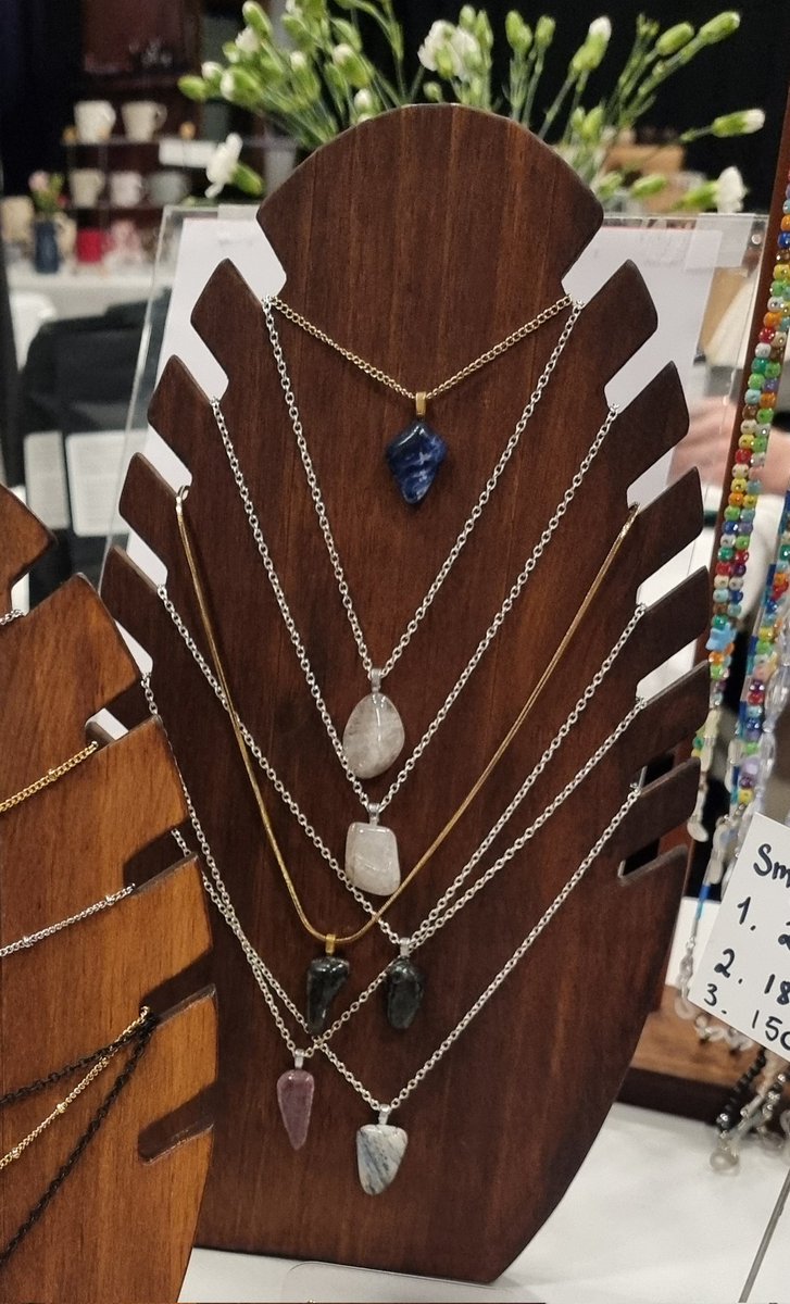 FaiaAccessories's tweet photo. Smykker laget av meg, med steiner kjøpt på Kvarsvik Steinmuseum på Averøy (kvarts, bergkrystall ++) &amp; nikkelfritt metallkjede. https://t.co/vALLD6DYYD