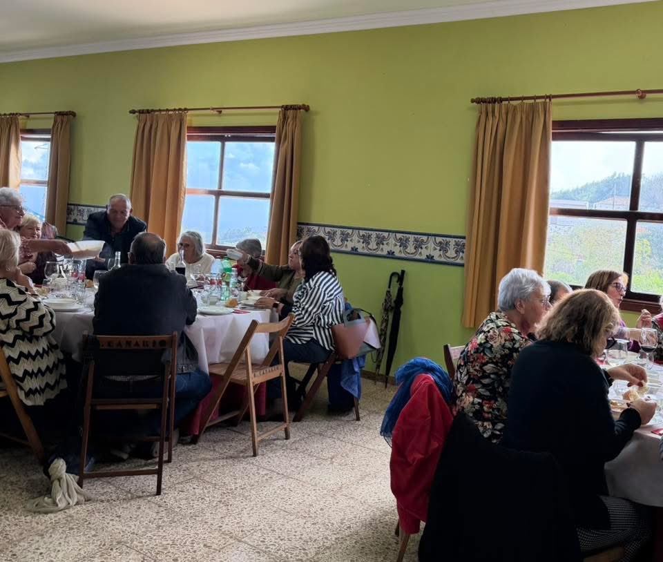 Almuerzo Asociación Mayores Gandara Breña Baja🎂hoy disfrutamos de un buen rato donde tuvimos el tradicional almuerzo de nuestra Asociación Mayores en la Sociedad Balcon Canario. Agradecer de manera especial a la Presidenta y todo su equipo de la Asociación x la labor q hacen👏