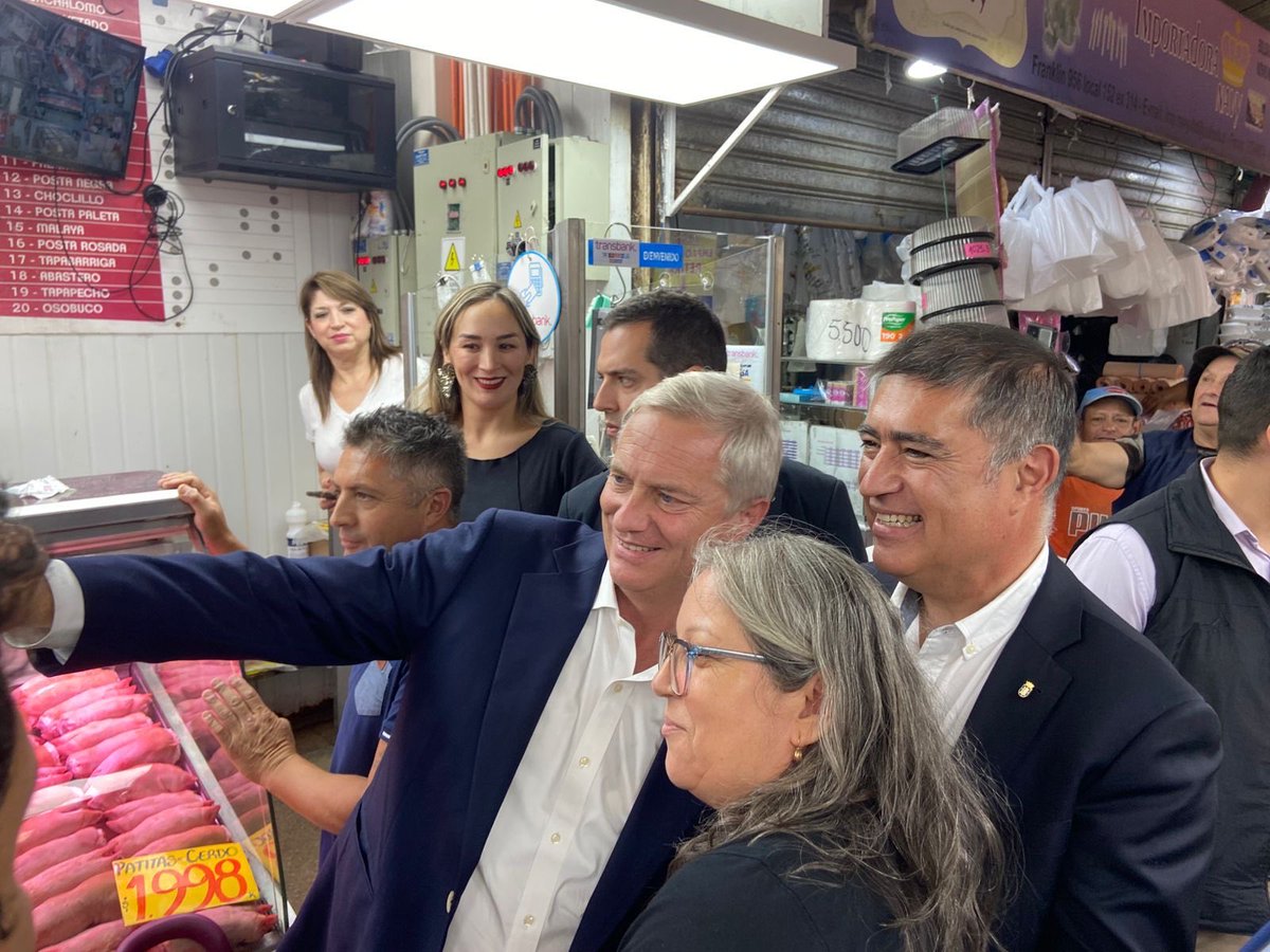 Tremendo triunfo ! Habló la ciudadanía, habló el pueblo de Chile y está entregando un mensaje muy claro: José Antonio Kast, presidente de Chile! Mis felicitaciones estimado ⁦<a href="/joseantoniokast/">José Antonio Kast Rist 🖐️🇨🇱</a>⁩ y sin dudas, a hacer un gran gobierno!