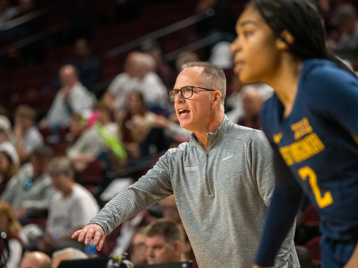 WVUWBB's tweet image. Snow problems in Texas today 💪